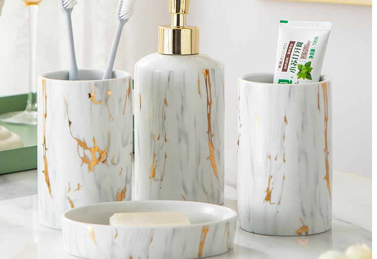 Kit de baño de cerámica con acabado en mármol blanco y dorado